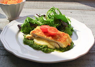 春菊ジェノベーゼのチーズチキンカツ